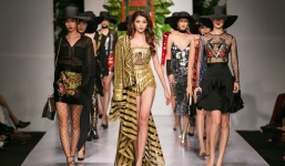 Quỳnh Châu khoe vòng một gợi cảm trên sàn catwalk